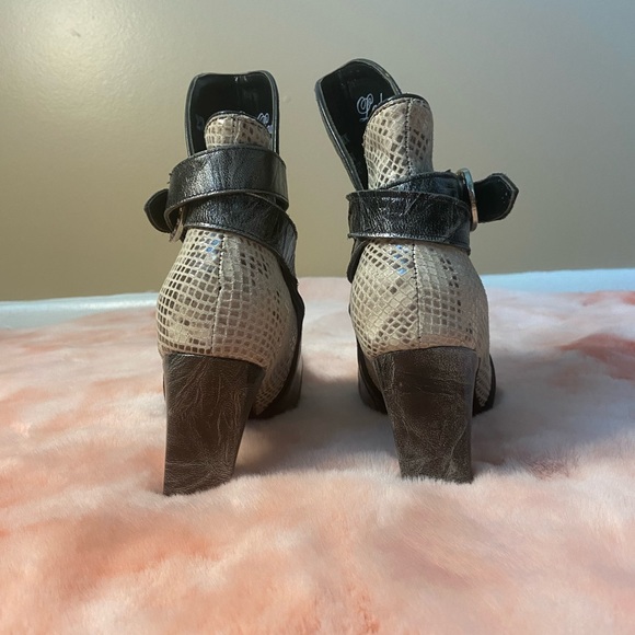 ❤️ Dos de Oro Boots - Picture 7 of 16